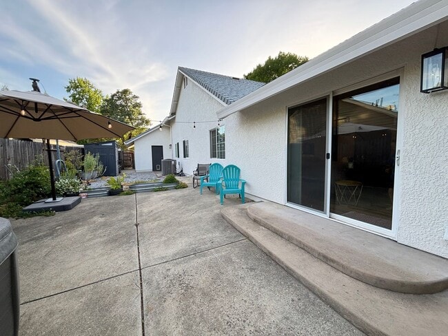 Building Photo - BEAUTIFUL 5 BED/3 BATH HOME IN THE HIDDEN HILLS SUBDIVISION