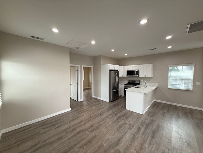 Building Photo - 5317-5319 West Falls VIew Dr.