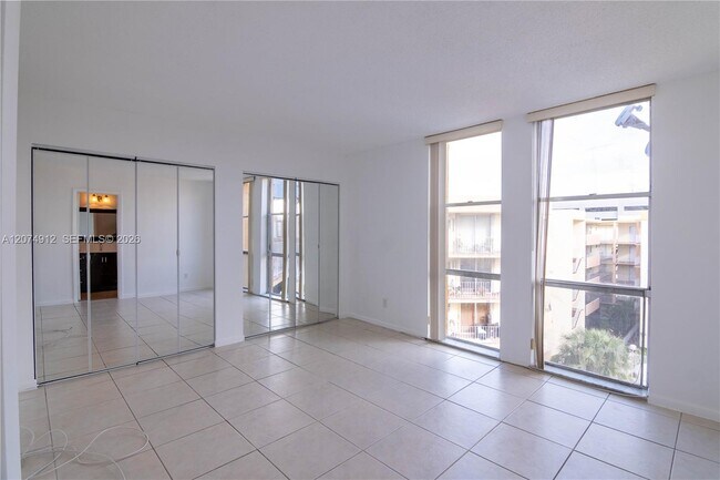 Building Photo - 1750 W 46th St