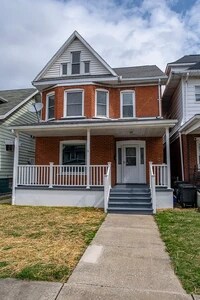 Building Photo - 910 Broadway