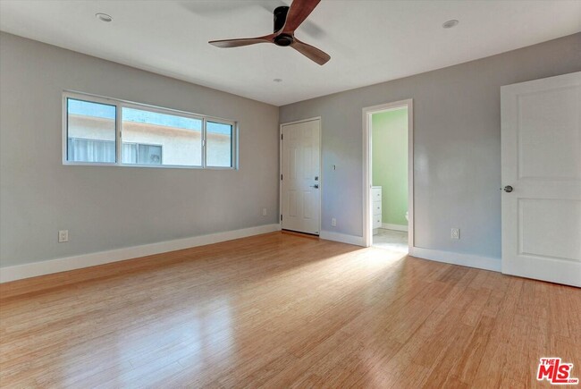 Building Photo - 5726 Woodman Ave