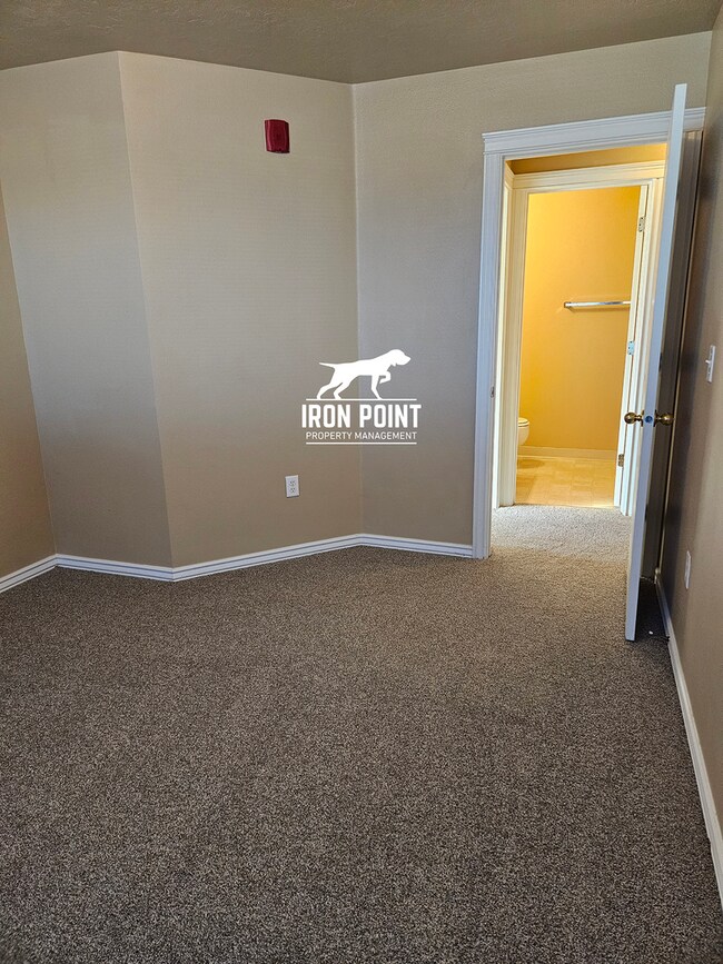 Building Photo - ELD4017