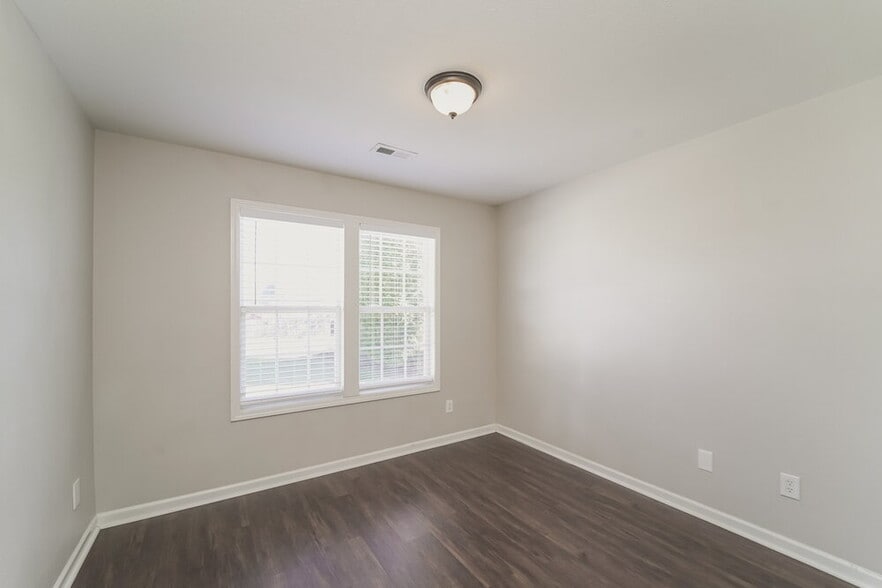 Building Photo - 6202 Whispering Brook Ct