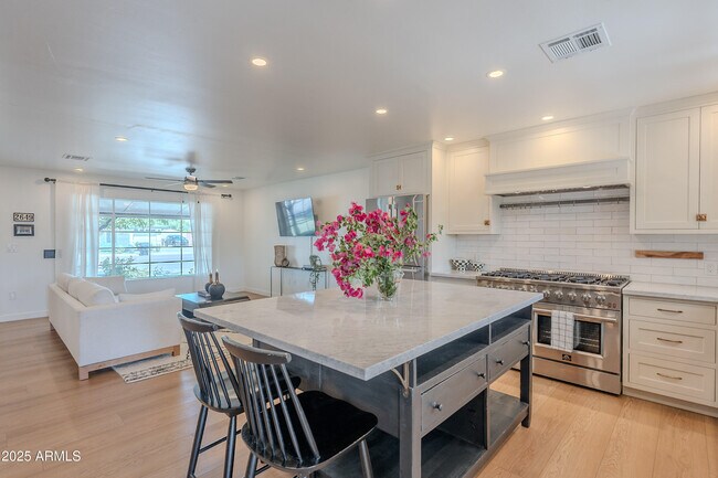 Building Photo - 2649 N Granite Reef Rd