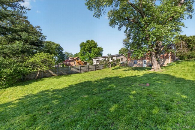 Building Photo - 21 Fern Ridge Ave