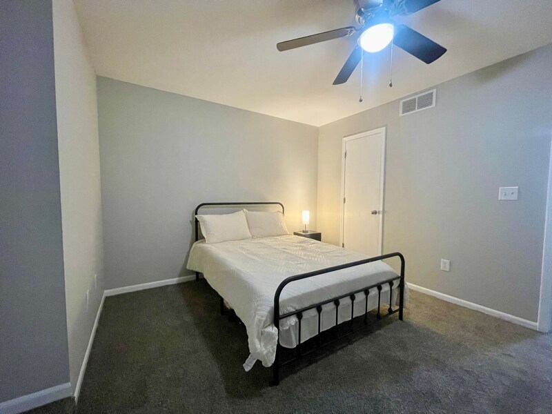 Building Photo - 210 White River Dr