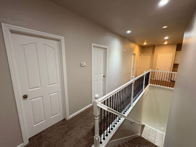 Building Photo - Spacious NW Visalia home Near Shopping Center Available Now!
