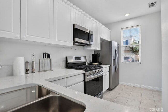Building Photo - 34 Rue Du Chateau