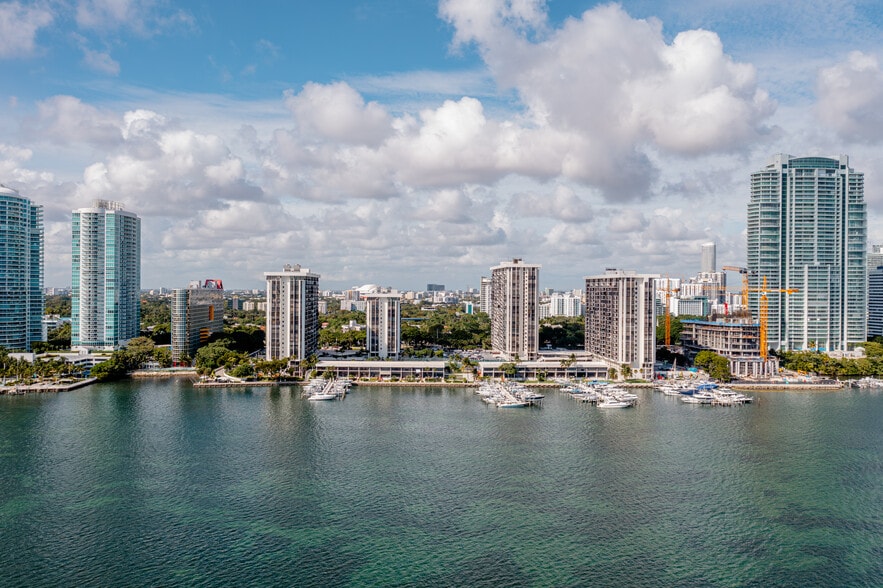 Building Photo - 1925 Brickell Ave