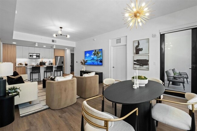 Building Photo - 1991 Main St