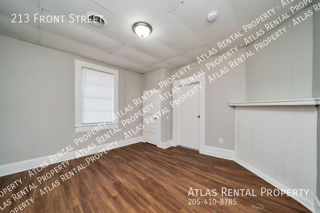 Building Photo - 213 Front St