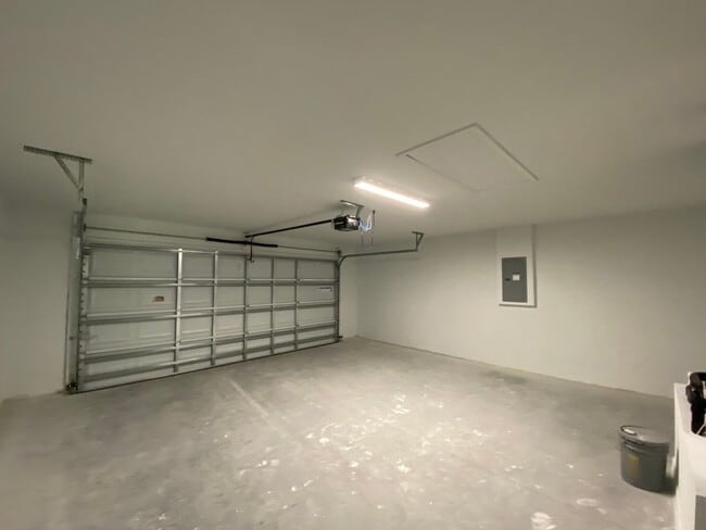 Building Photo - Custom Home - Desirable SW Ocala Neighborhood 3/2/2 **Won't Last**