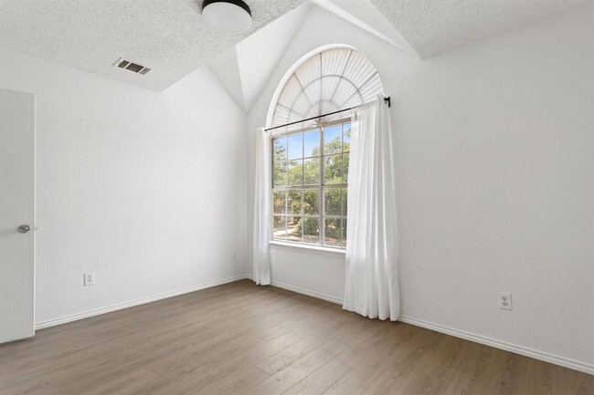 Building Photo - 1702 Spiderlily View