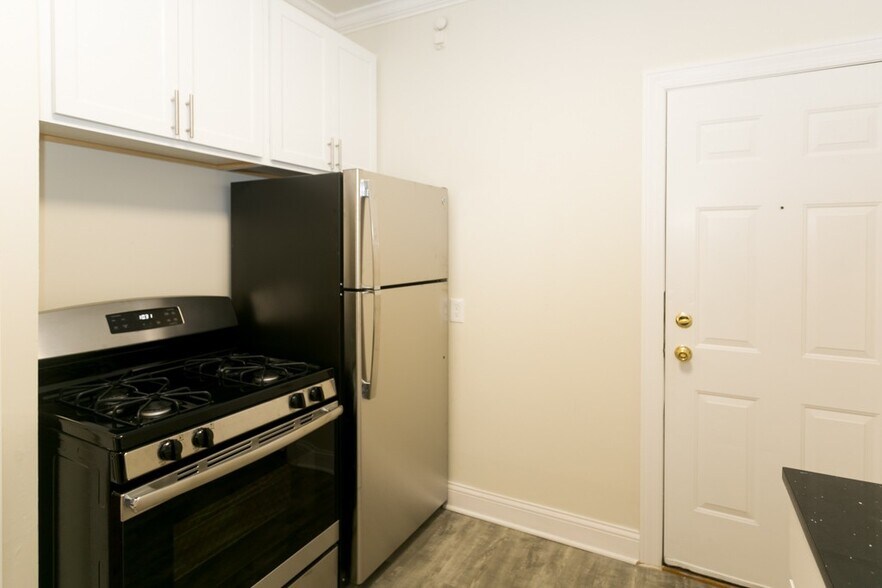 Building Photo - 1122 Maple Ave