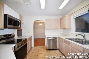 Building Photo - 5515 Champions Hill Dr