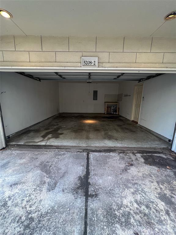 Building Photo - 5208 Blossom St