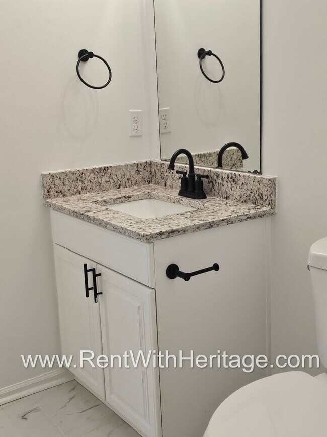 Building Photo - Gorgeous 3bd/ 2.5 bath Home in Popular Nat...