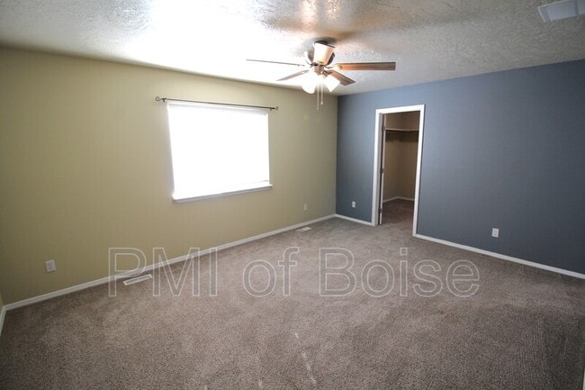Building Photo - 639 E Willowbrook Dr