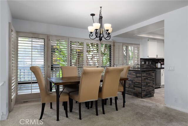 Building Photo - 9 Flores