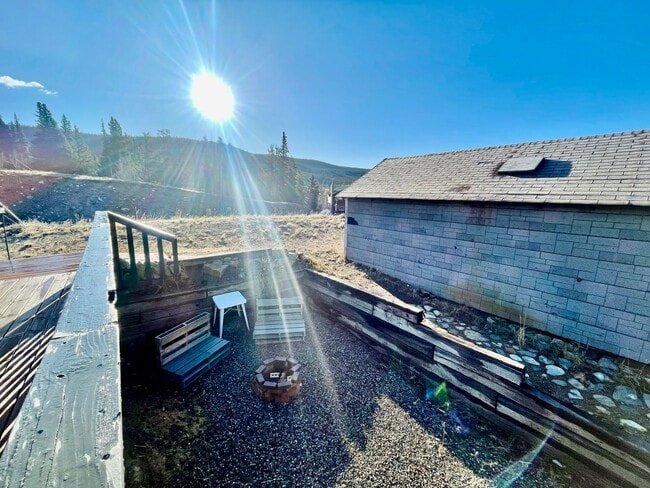 Building Photo - Main St! Storage and Parking! 20 minute dr...