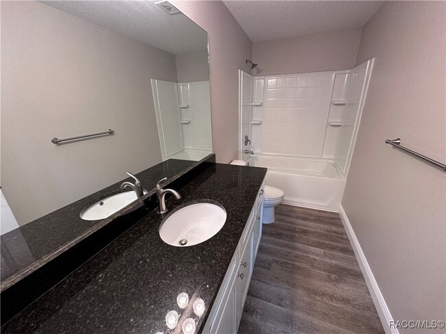 Building Photo - 2854 W Edison Pl