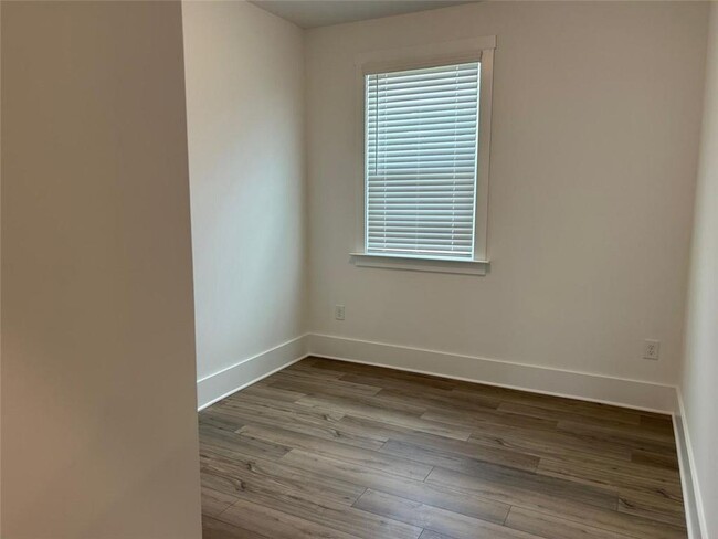 Building Photo - 1582 Driggs Dr NW