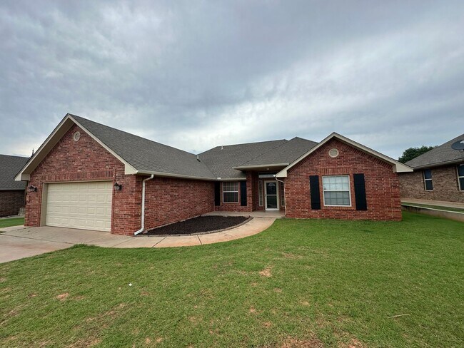 Building Photo - Charming 3 Bedroom, 2 Bathroom with Storm ...