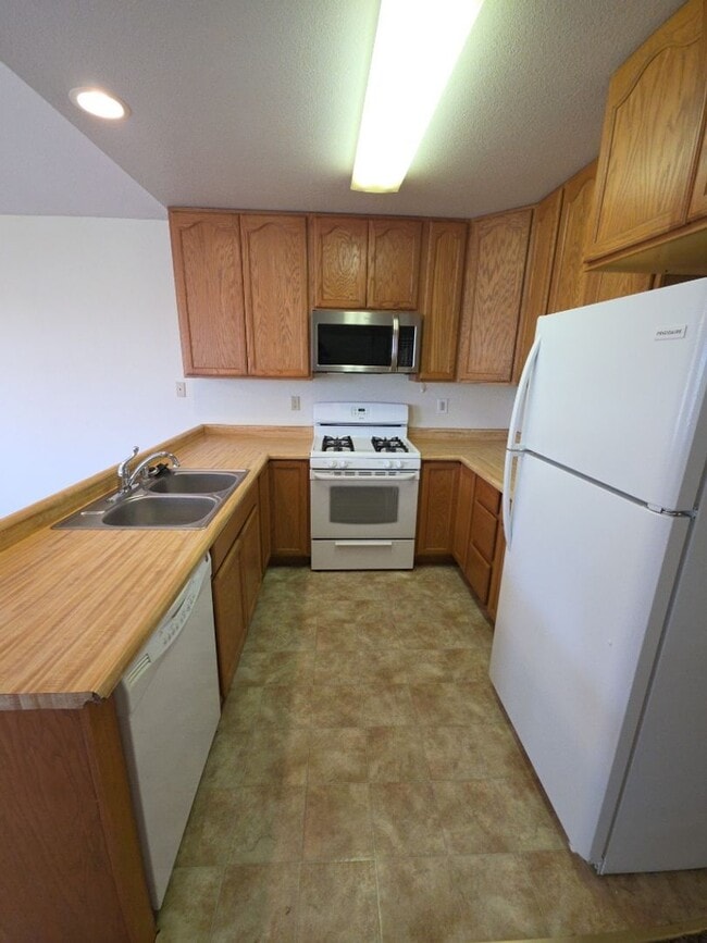 Building Photo - Charming 2-bedroom, 2-bathroom home in Nice