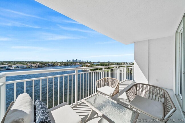 Building Photo - 511 Bayshore Dr