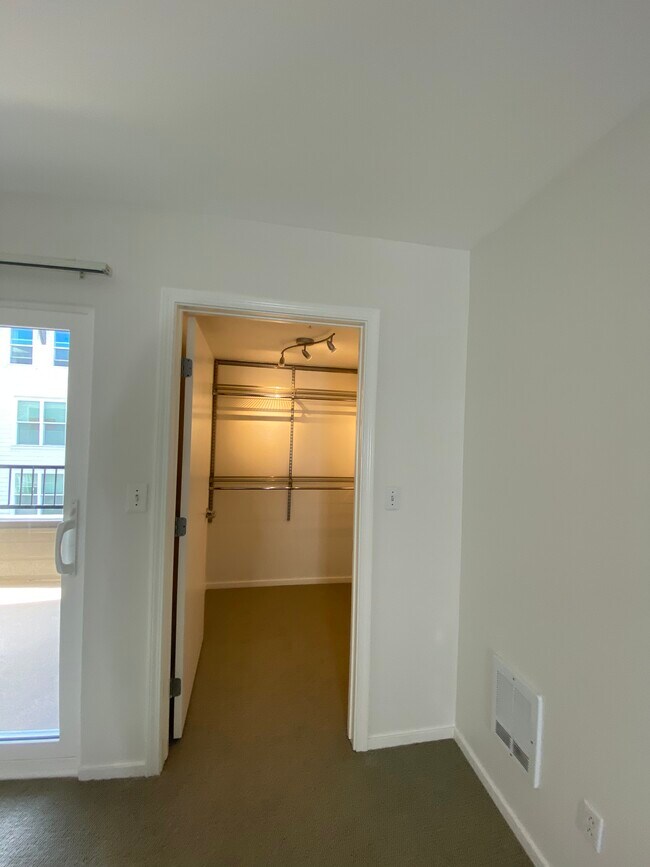 Building Photo - 8400 Oceanview Ter
