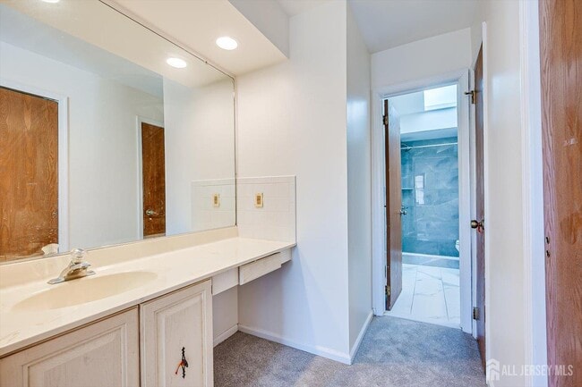 Building Photo - 404 Maplecrest Rd