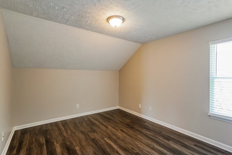 Building Photo - 273 Mary Joe Martin Dr