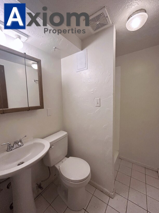 Building Photo - 1005 1/2 Park Lane-