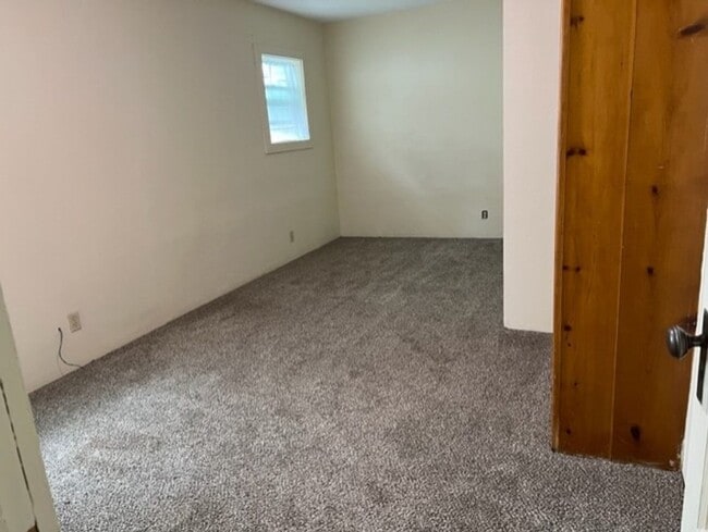 Building Photo - Classic Bungalow NW Bend