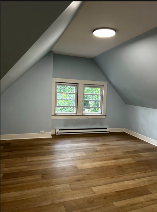 Building Photo - 1638 Sanderson Ave