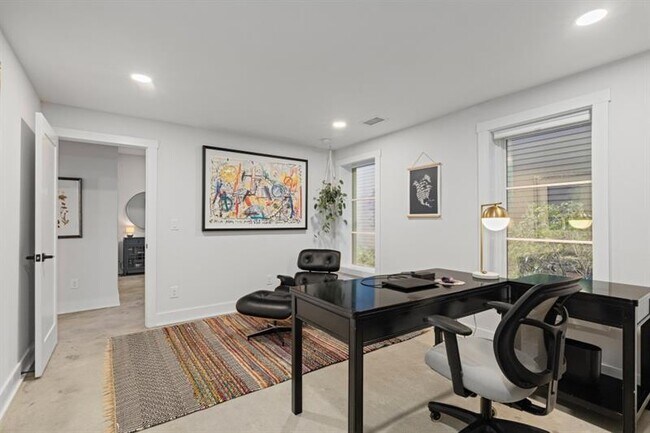Building Photo - 304 Mado Ln