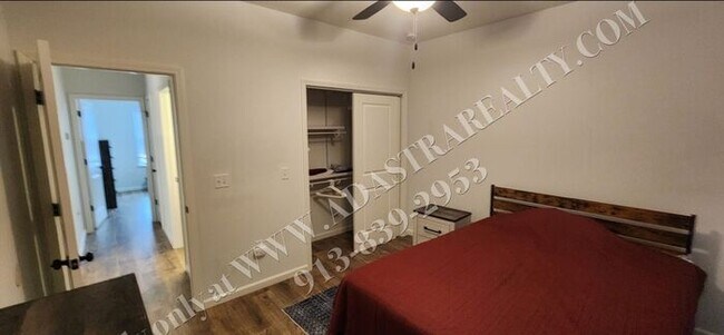 Building Photo - Like New Furnished Home in Lawrence Short Term Lease-Available NOW!!