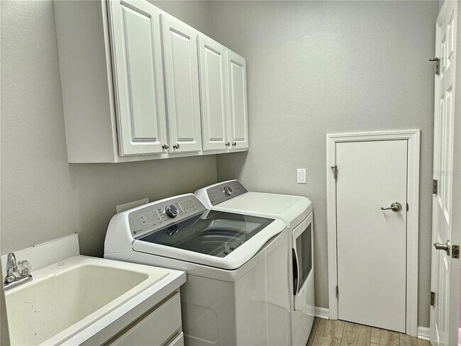 Building Photo - 2319 Caraway Dr