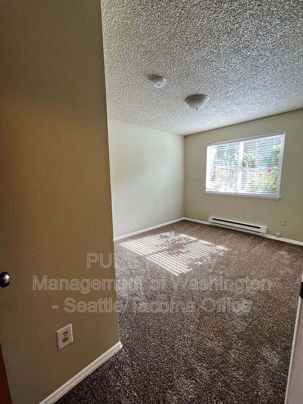 Building Photo - 1812 I St NE