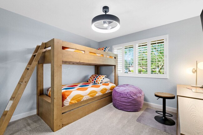 Building Photo - 8259 E Mulberry Ln