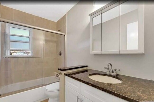 Building Photo - 22 Greentree Terrace