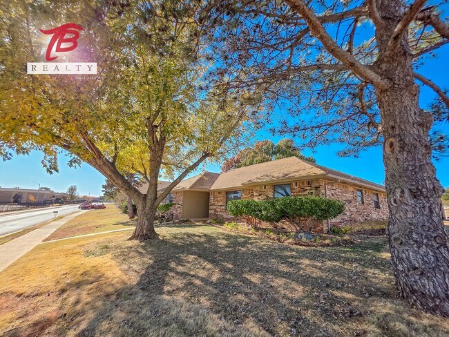 Building Photo - 6811 Lyrewood Ln