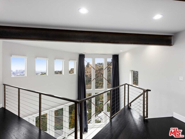 Building Photo - 1885 Sunset Plaza Dr