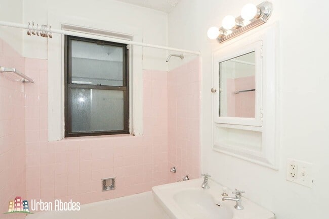 Building Photo - 4857 N Damen Ave