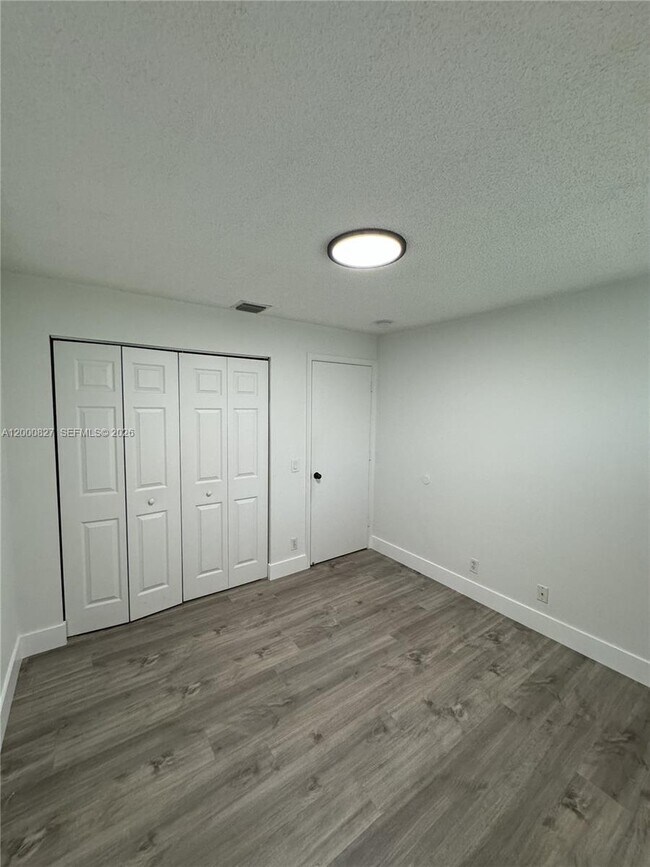 Building Photo - 4136 Pine Ridge Ln