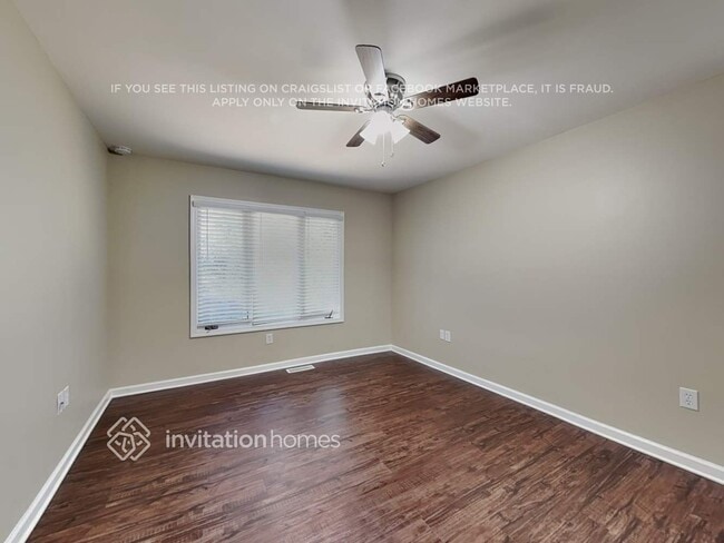 Building Photo - 300 1st St