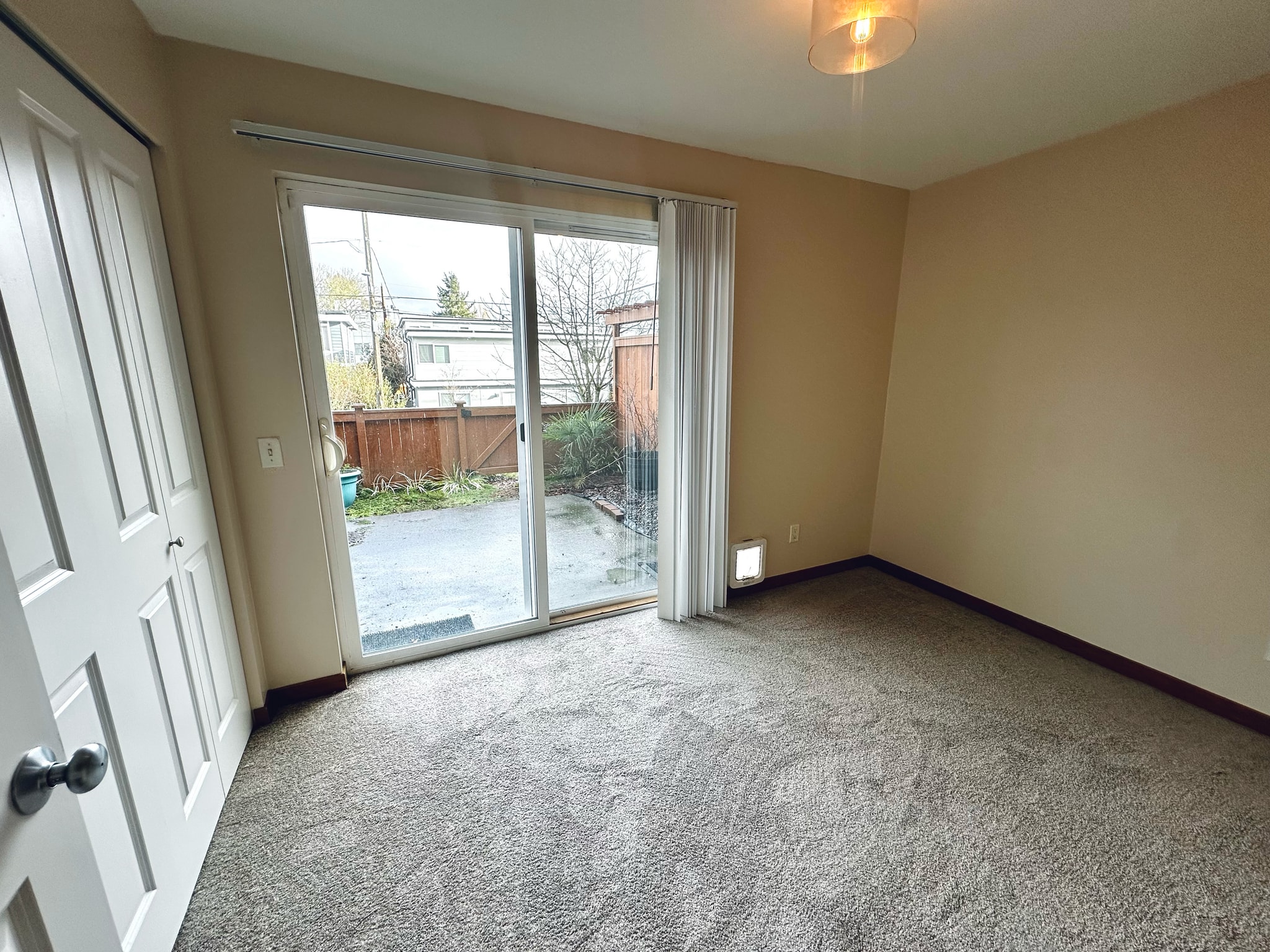 Main floor - Bedroom - 9025 18th Ave SW