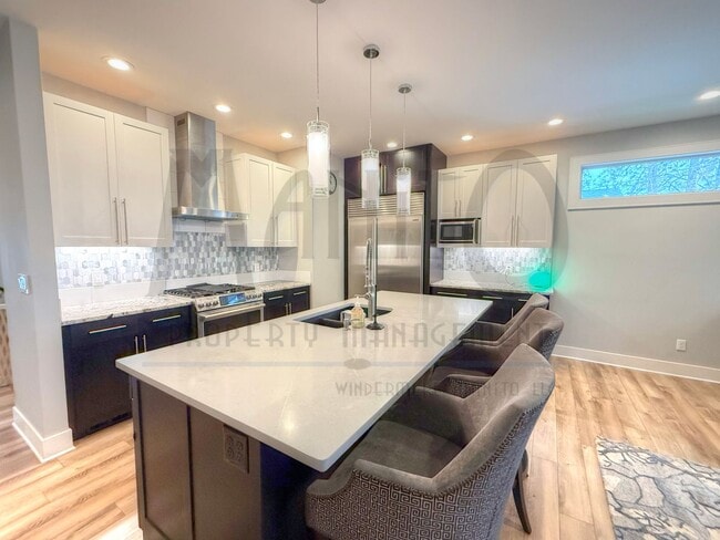 Building Photo - ***Coming Soon*** Spacious South Hill Home
