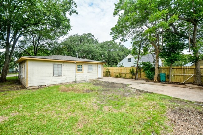 Building Photo - 713 Wafer St