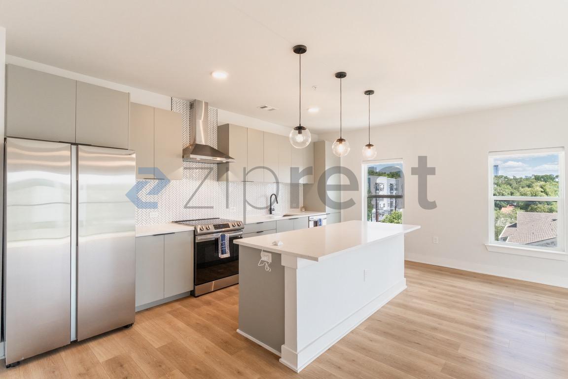 Building Photo - Unit 523